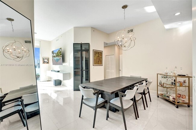 Building Photo - 7910 Harbor Island Dr