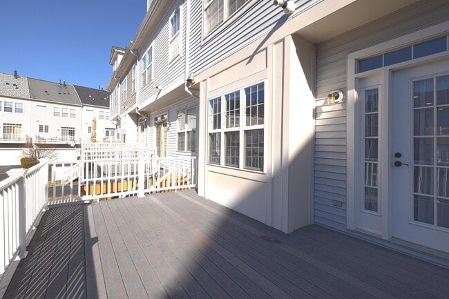 Building Photo - 904 Crestfield Dr