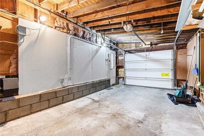 Building Photo - 130 Brooklawn Dr