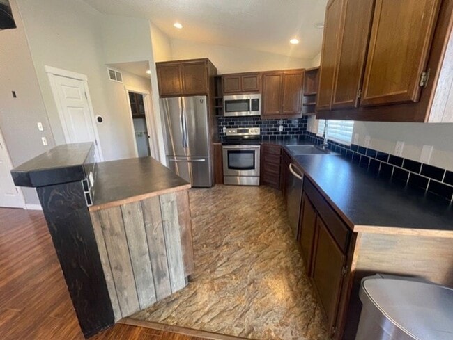 Building Photo - 1604 N Lea St