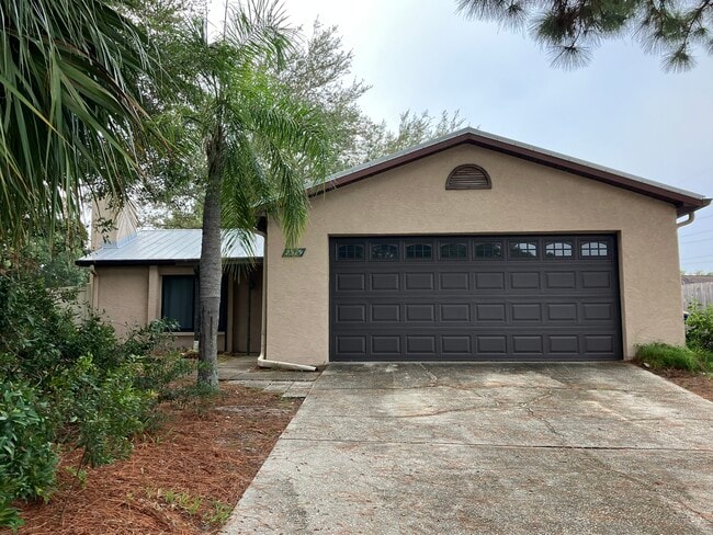 Primary Photo - 2519 Elderberry Dr