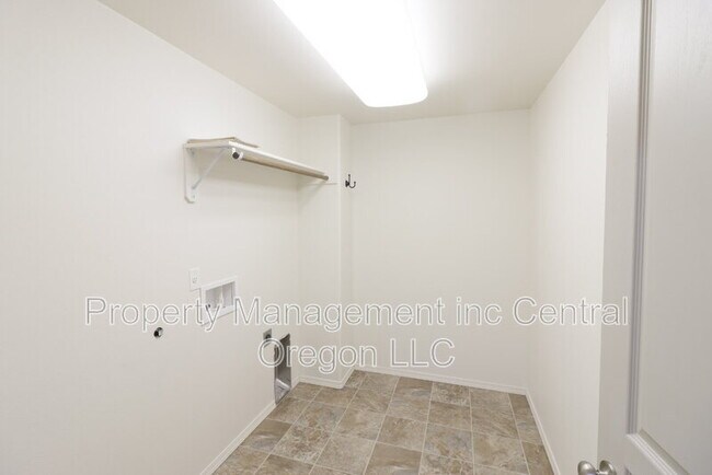 Building Photo - 3576 SW Pumice Ave