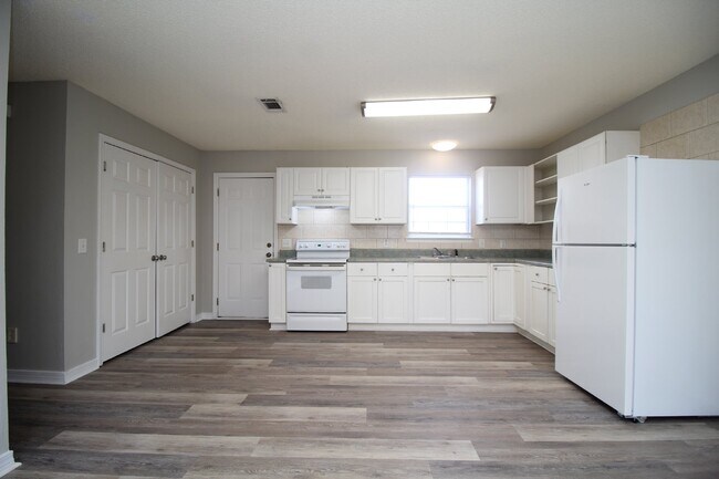 Building Photo - Updated 3BD Patio Home in Gulf Breeze High...