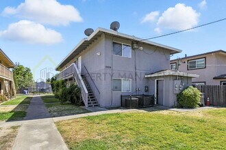 Building Photo - Remodeled 2-Bedroom Gem Near Sac City College - $1900/month!