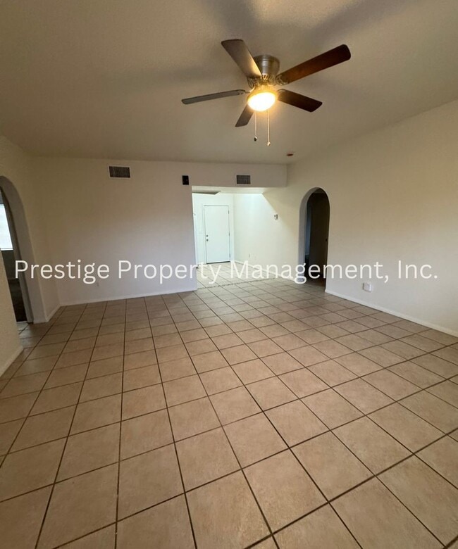 Building Photo - 4bd 2ba located in central Tucson!!!