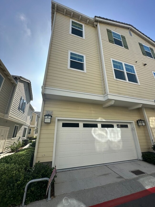 Building Photo - BAYSIDE LANDING - Available Now! 3-story t...