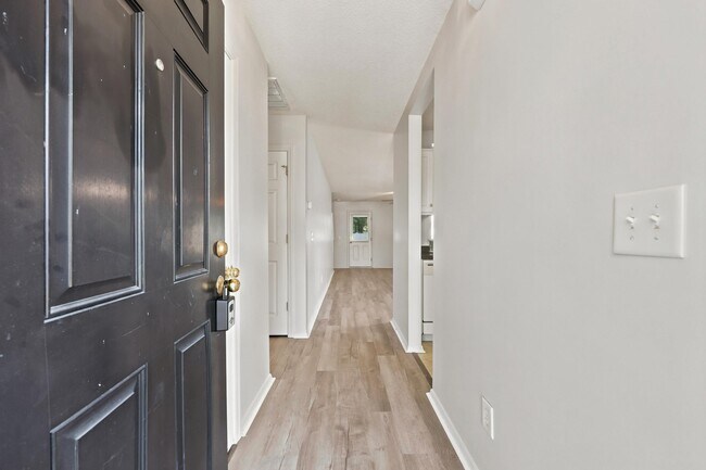 Building Photo - 914 Bur Oak Ct