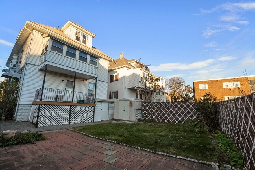 Building Photo - 14 Windsor Rd