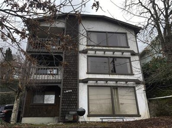 Primary Photo - 1220-1226 Lakeview Blvd E