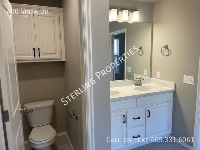 Building Photo - 400 Vista Dr