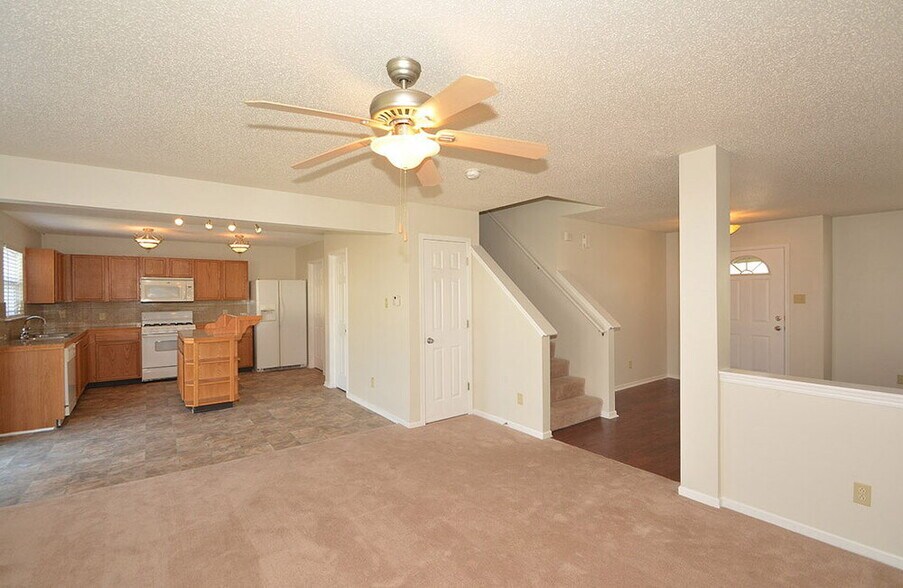 Building Photo - 10226 Homestead Dr