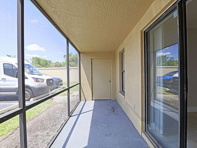 Building Photo - 5321 Summerlin Rd