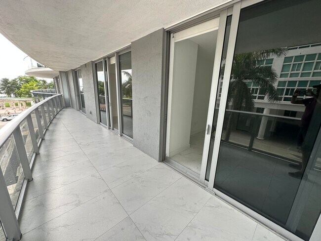 Building Photo - 488 NE 18th St