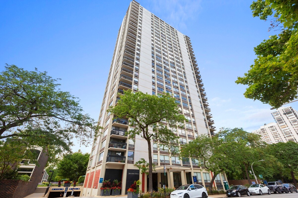 Building Photo - 1355 N Sandburg Ter
