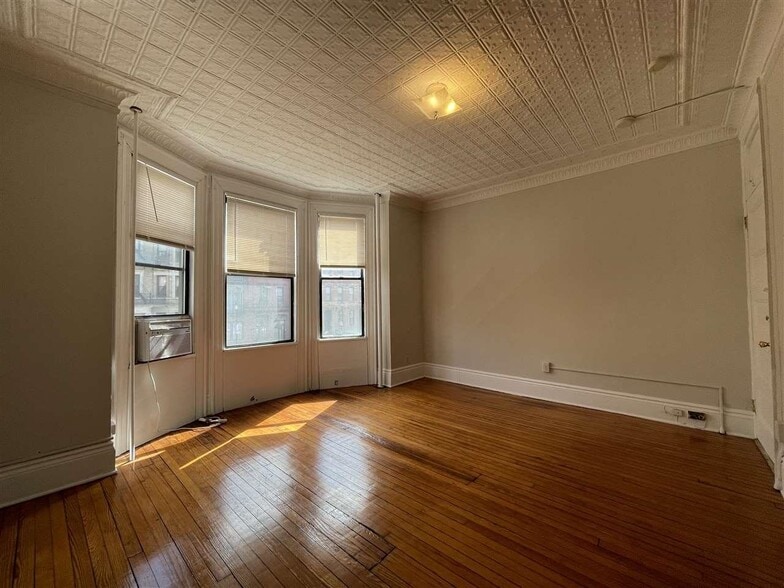 Building Photo - 1124 Washington St