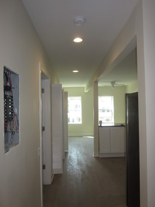 Building Photo - 2020 N Bissell St