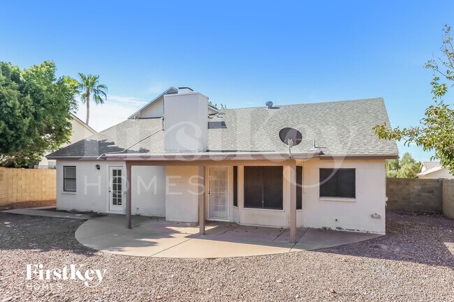 Building Photo - 4110 W Questa Dr