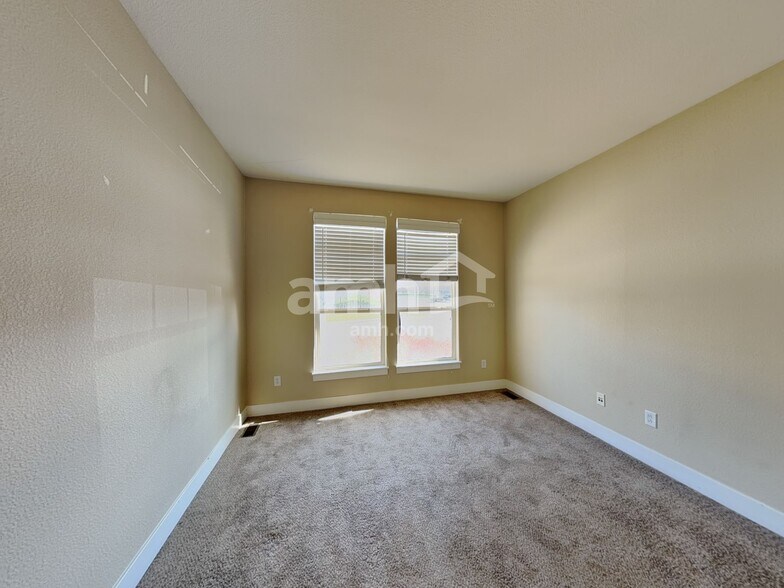 Building Photo - 21507 E Smoky Hill Rd