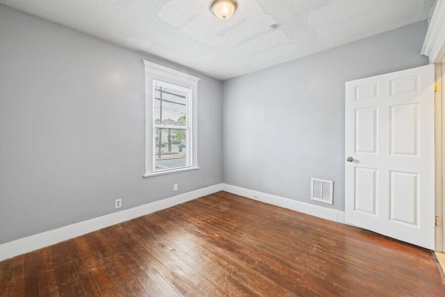 Building Photo - 705 Dixwell Ave