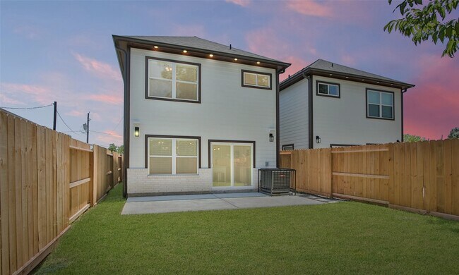 Building Photo - 3537 Mt Pleasant St