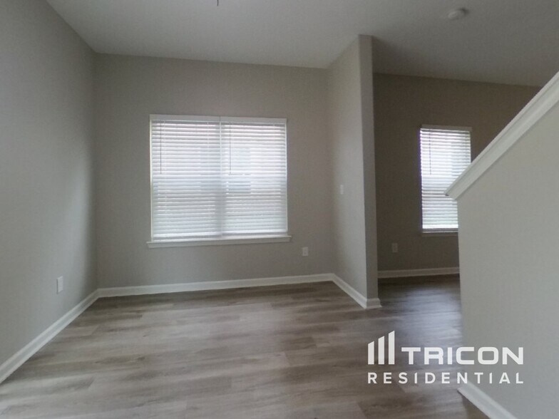 Building Photo - 287 Stonewood Crossing Dr