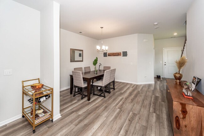 Building Photo - 6 Bedroom 4.5 Bath in Limehouse Village - Summerville