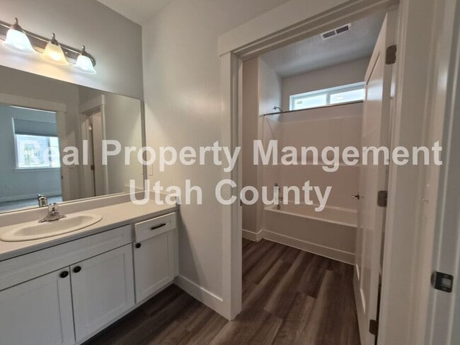 Building Photo - 3323 Hardman Way