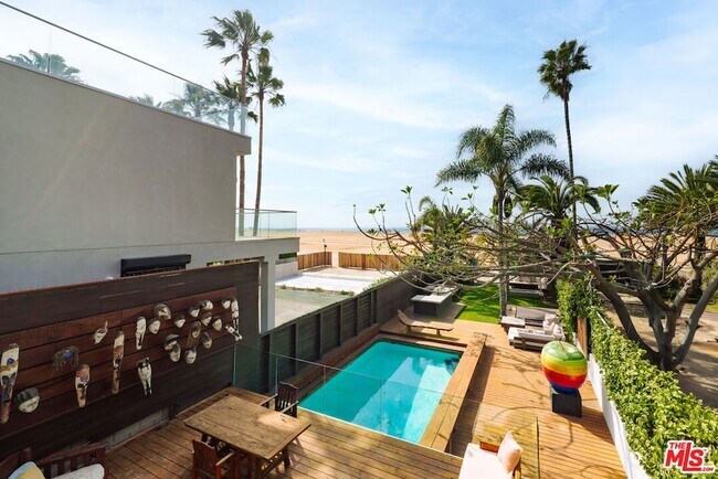 Building Photo - 936 Palisades Beach Rd