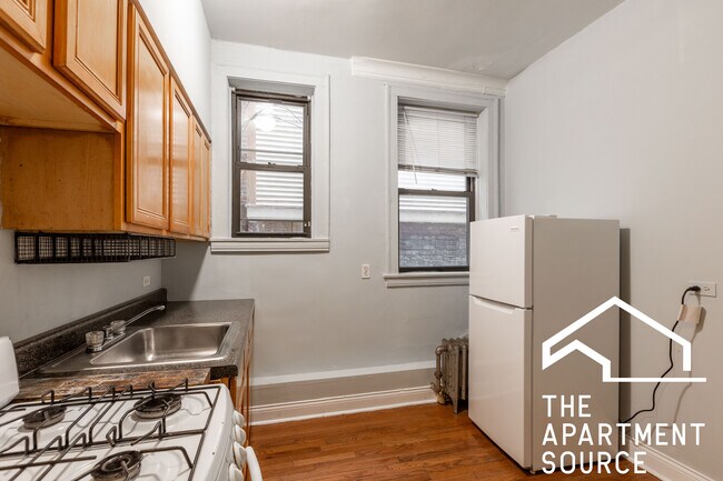 Building Photo - 4641 N Paulina St