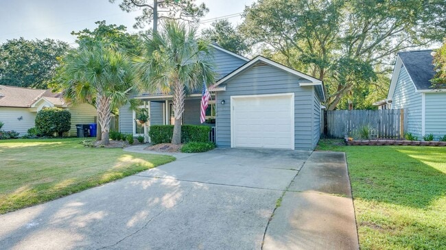 Building Photo - 3 bedroom 2 bathroom house in Chelsea Park...