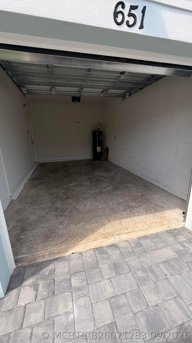 Building Photo - 651 Salisbury Cir