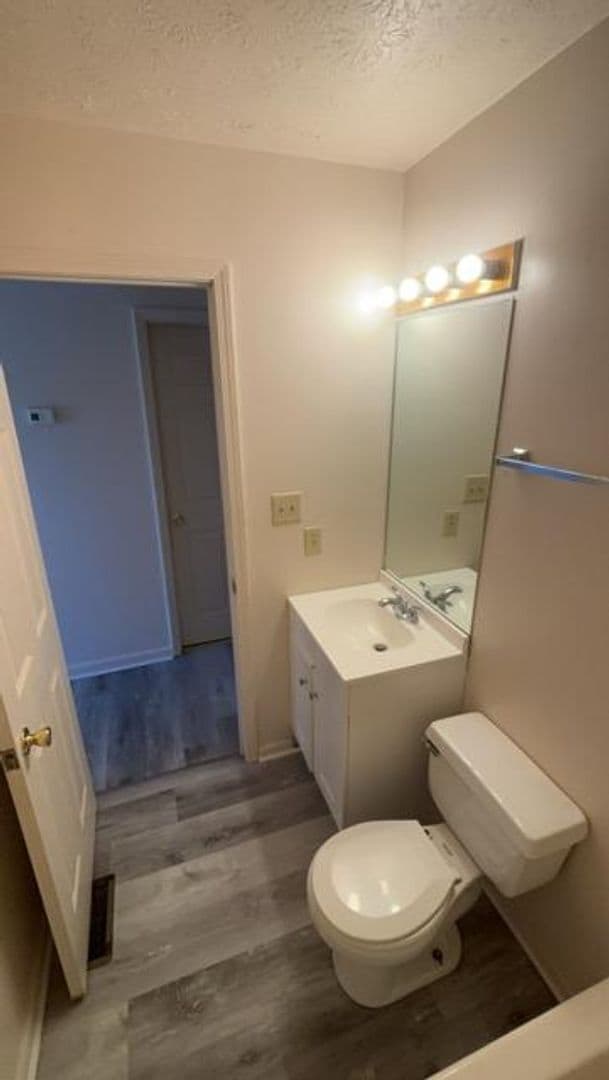 Building Photo - Spacious 2 Bed 2 Bath Duplex