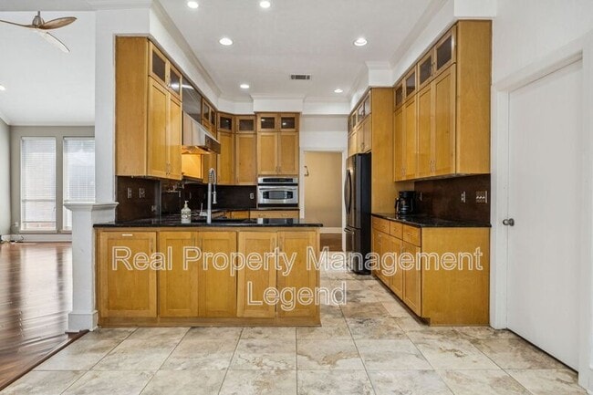 Building Photo - 618 Knollwood Dr