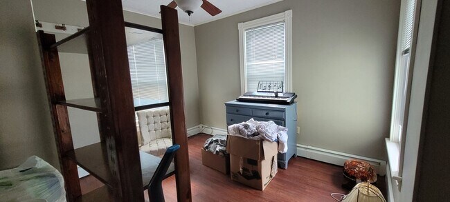 Building Photo - 4 Bedroom 1 bathroom home located in Leola PA