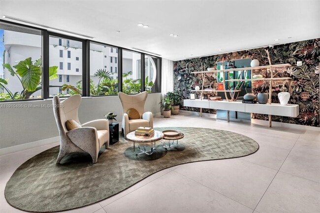 Building Photo - 700 NE 24th St