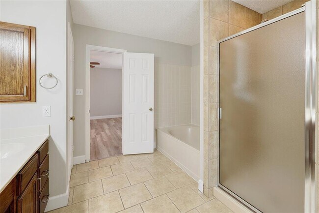 Building Photo - 10905 Claywood Dr