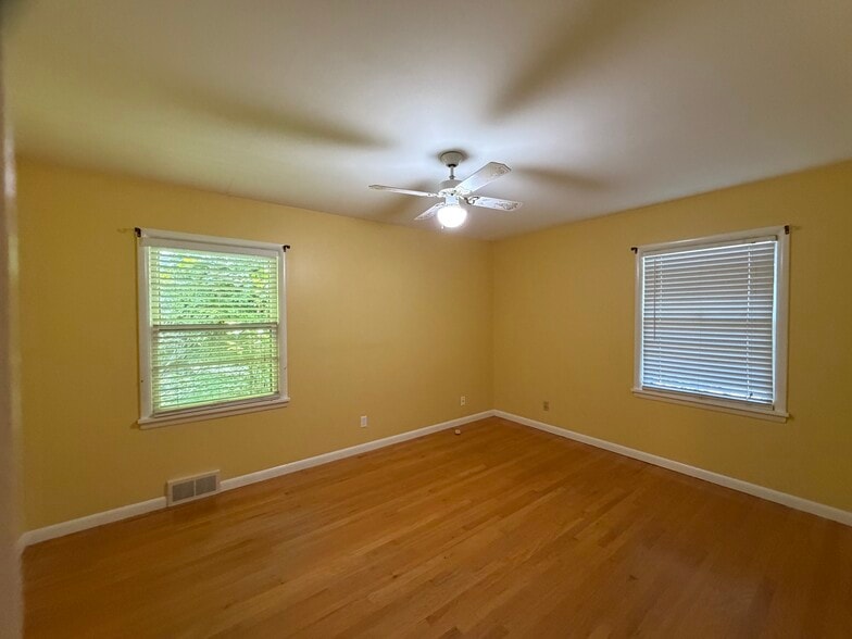 Building Photo - 118 Sunset Dr