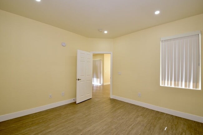 Building Photo - Charming Two-Bedroom Condo with Prime Location At Coronado Palms!