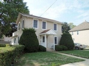 Building Photo - SPACIOUS 4 BEDROOM HOME READY TO WELCOME YOU