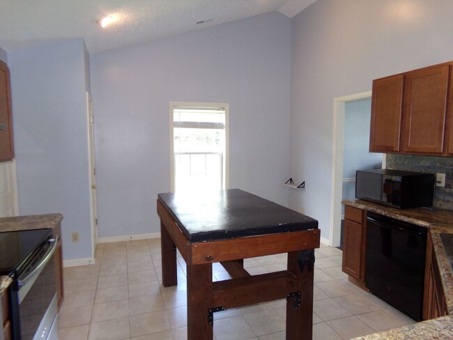 Building Photo - Charming Home in Havelock