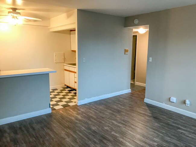 Building Photo - 1041 E Knapp St