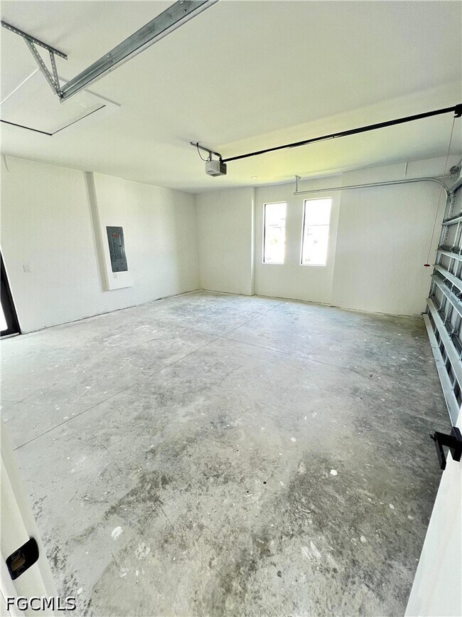 Building Photo - 1422 NE 20th St