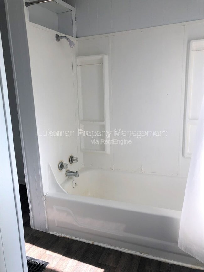 Building Photo - 701 Davis St