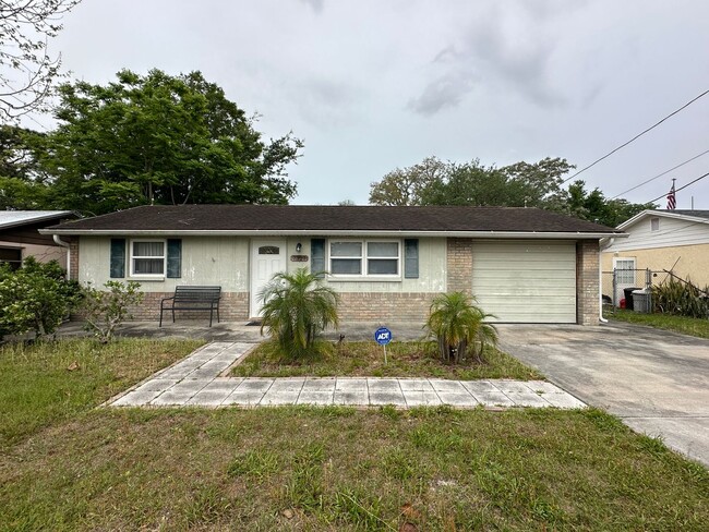 Primary Photo - Quaint 2 bedroom 1 bathroom in New Port Ri...