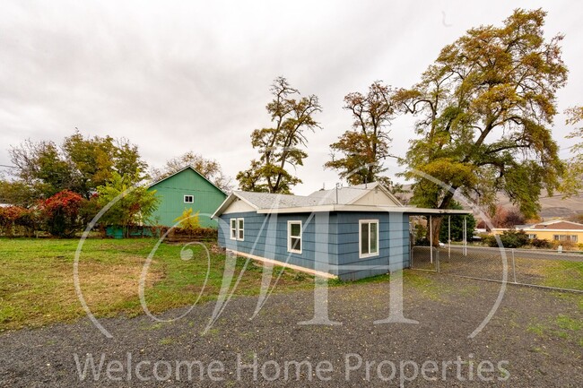 Building Photo - Comfortable 3-Bedroom Home with Fenced Yard and Attached Carport