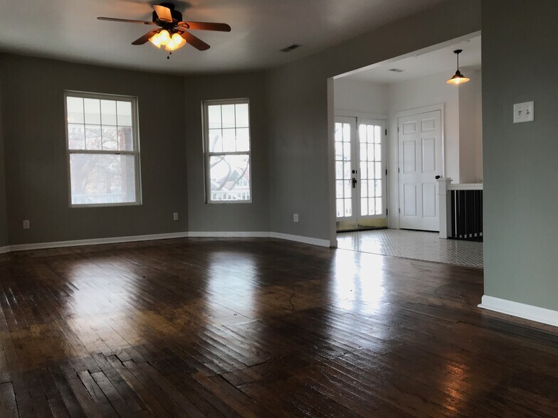 Building Photo - 801 S 4th St