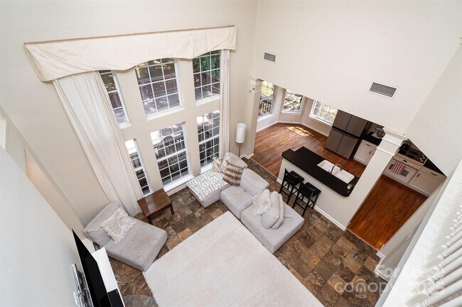 Building Photo - 8256 Chatham Oaks Dr
