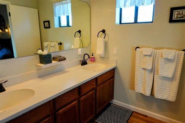 Building Photo - 7265 N Bridle Path