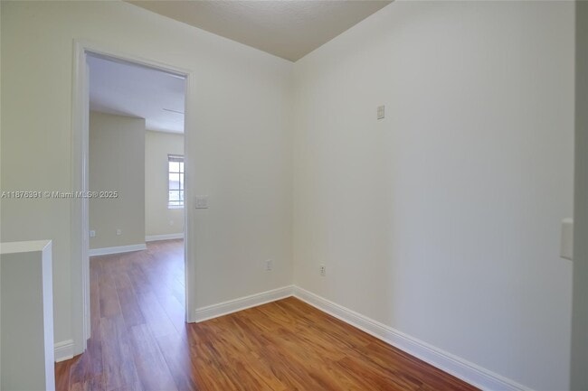 Building Photo - 406 SW 14th Ave