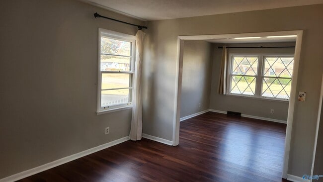 Building Photo - 11402 Hillwood Dr SE